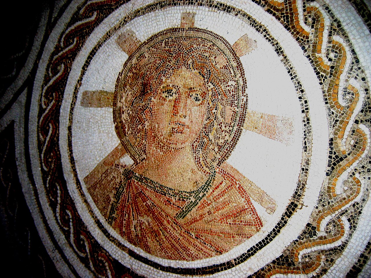 Apolo com a coroa de raios e o halo, mosaico romano em El Jem, Tunísia